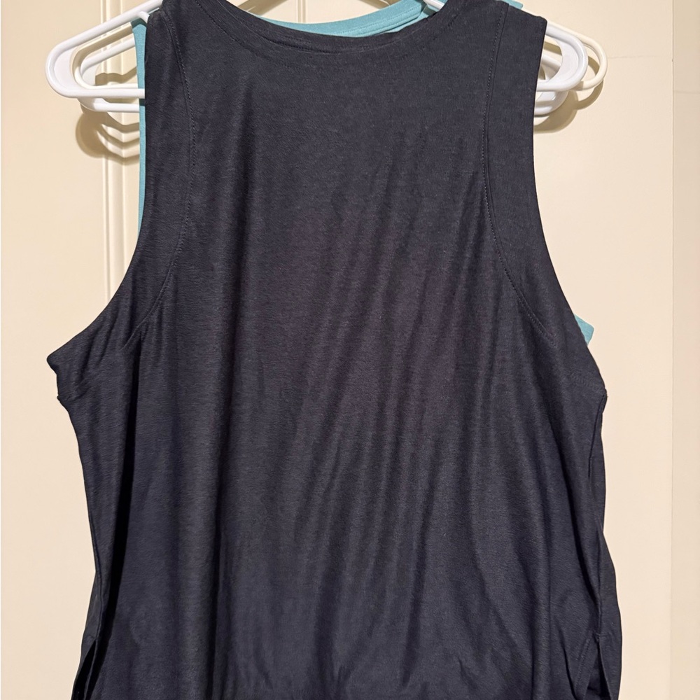Old Navy Cloud motion workout tops